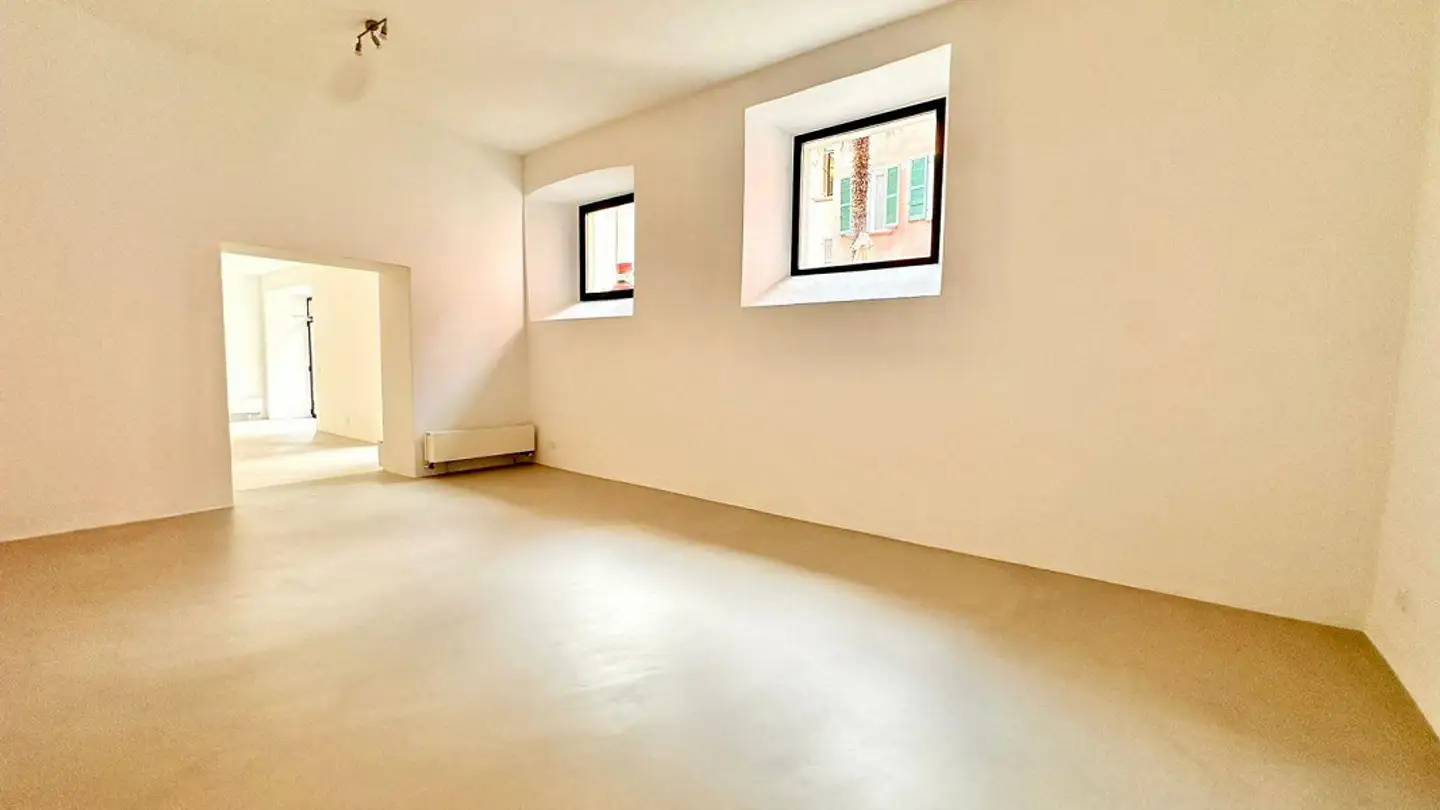 Commercial for rent - 6600 Locarno - Photo 2