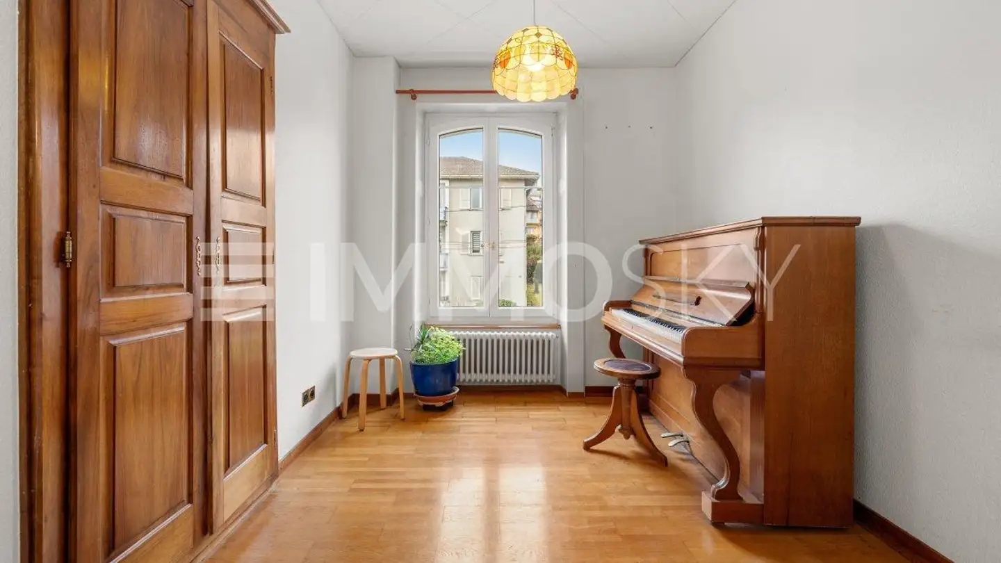 Residential building for sale - 2035 Corcelles NE - Photo 3