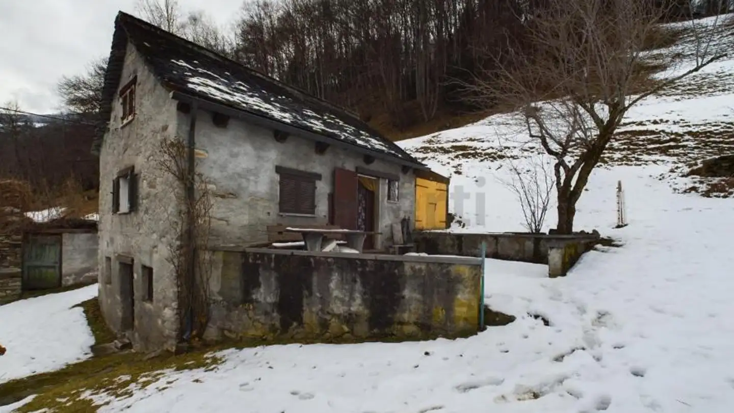 Constructible plot for sale - 6716 Acquarossa - Photo 2