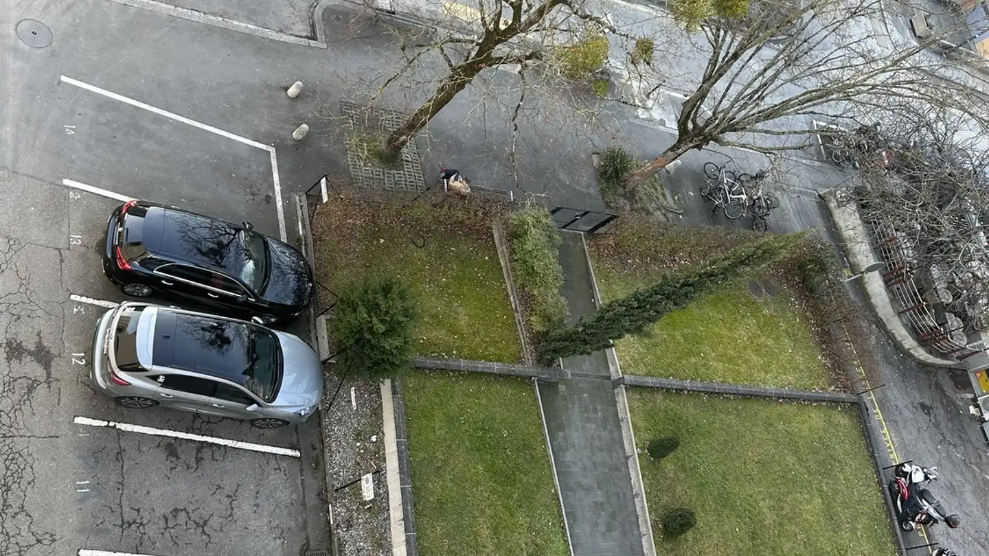 Place de parking extérieure à louer - 1203 Genève