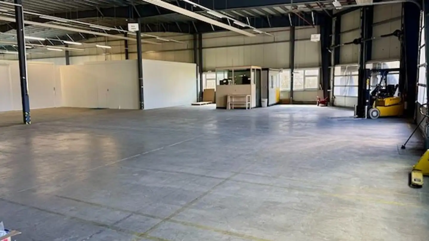 Mixed-use building for rent - 2114 Fleurier - Photo 2