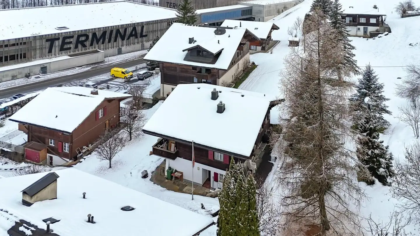 Residential building for sale - 3818 Grindelwald - Photo 2