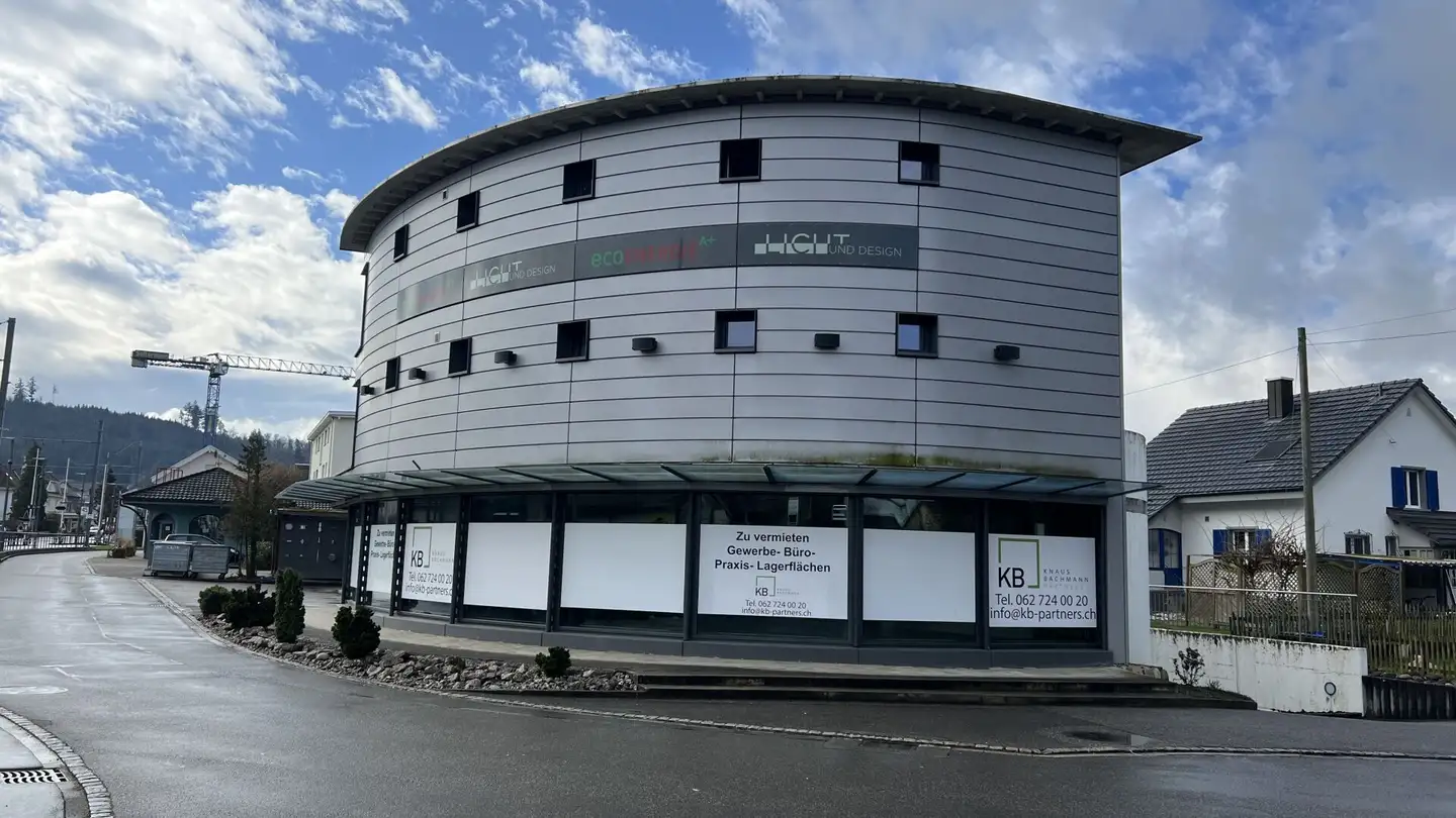 Commerciale in affitto - Aarauerstrasse, 5040 Schöftland - Photo 2