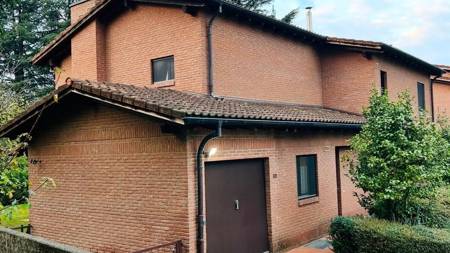 Row house for rent - 6944 Cureglia