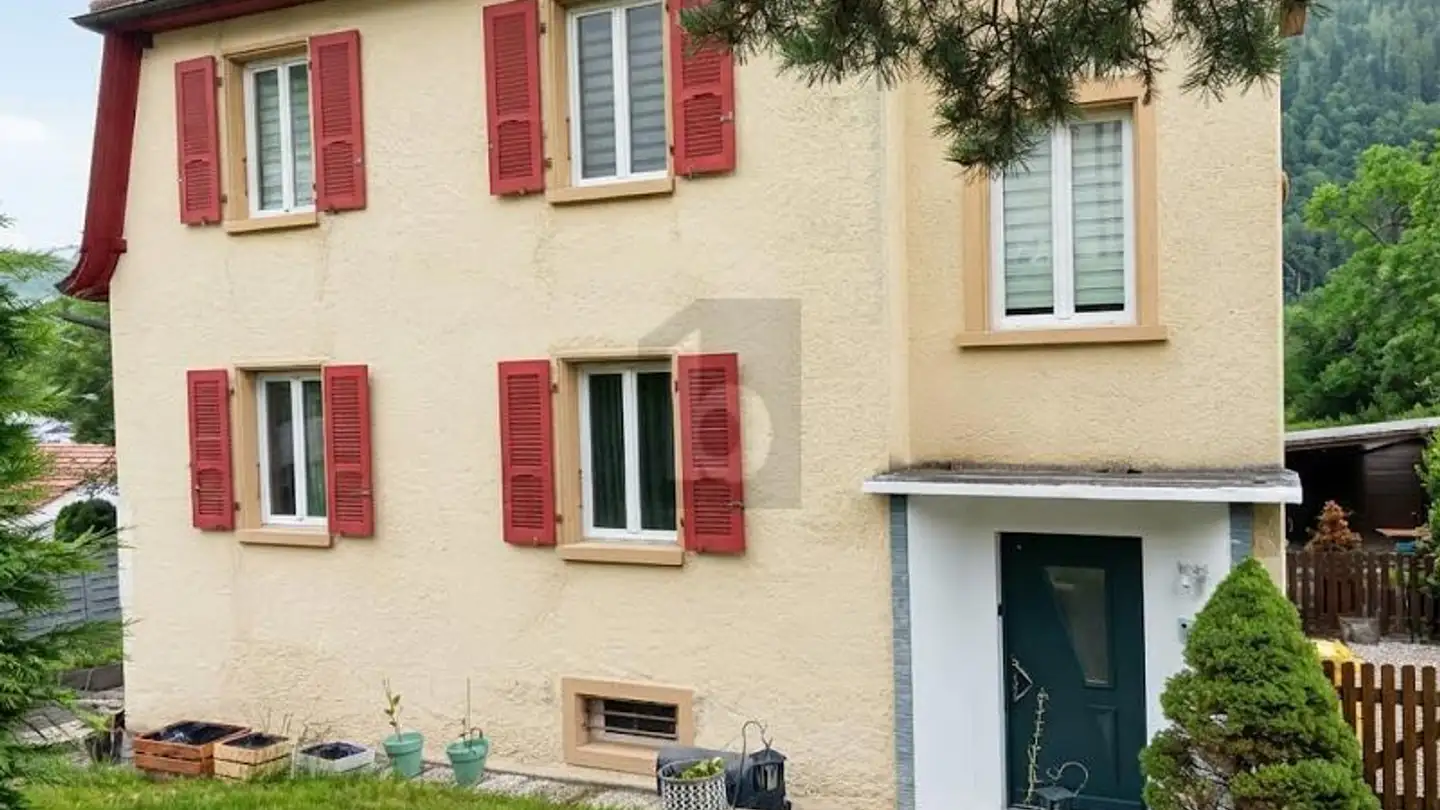 Stepped house for sale - 2740 Moutier