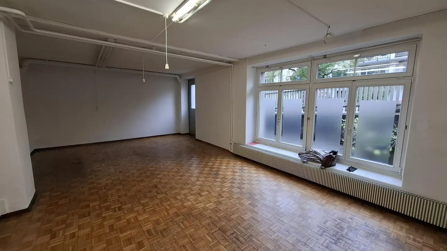 Commercial à louer - Forchstrasse 290, 8702 Zollikon