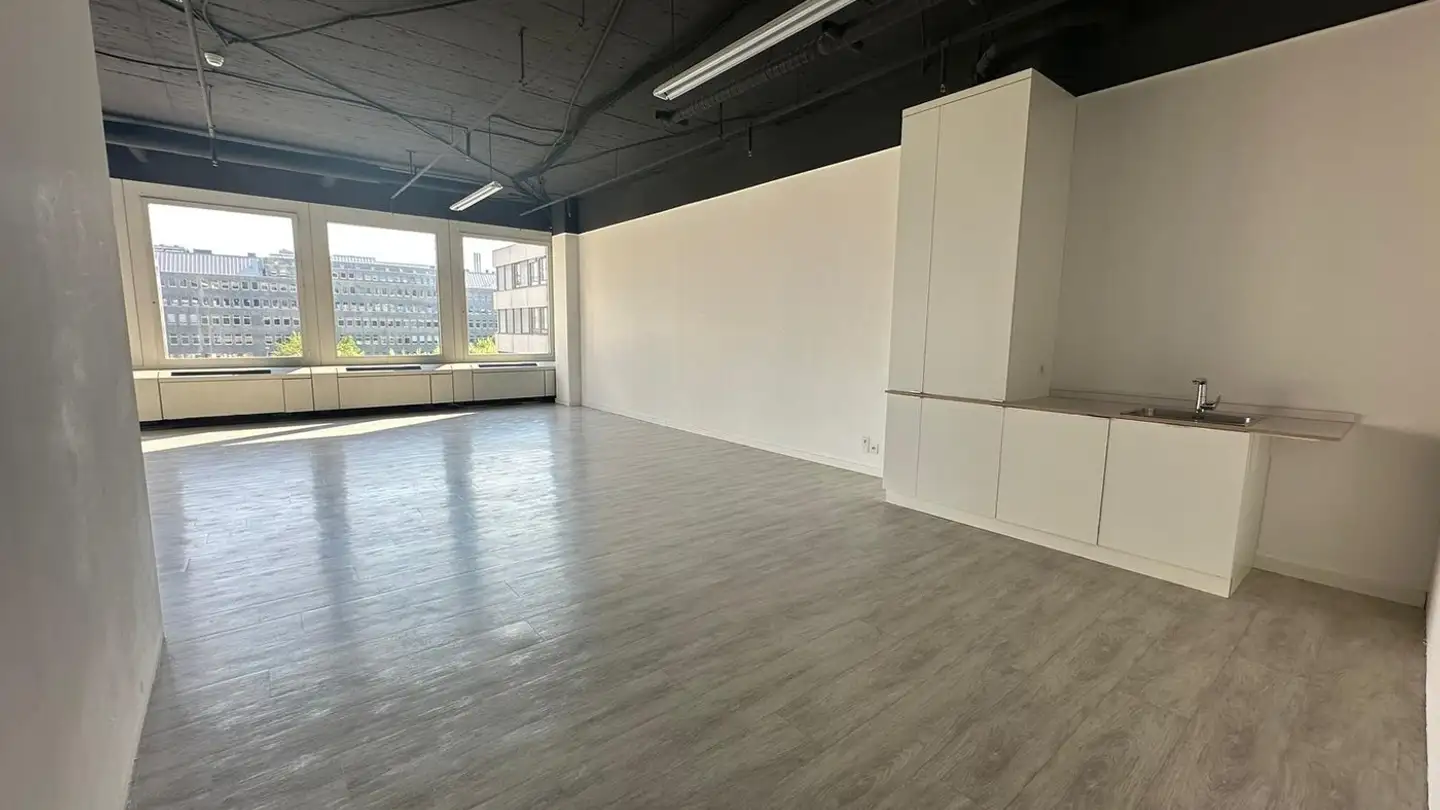 Commercial à louer - Thurgauerstrasse 117, 8152 Glattpark (Opfikon)