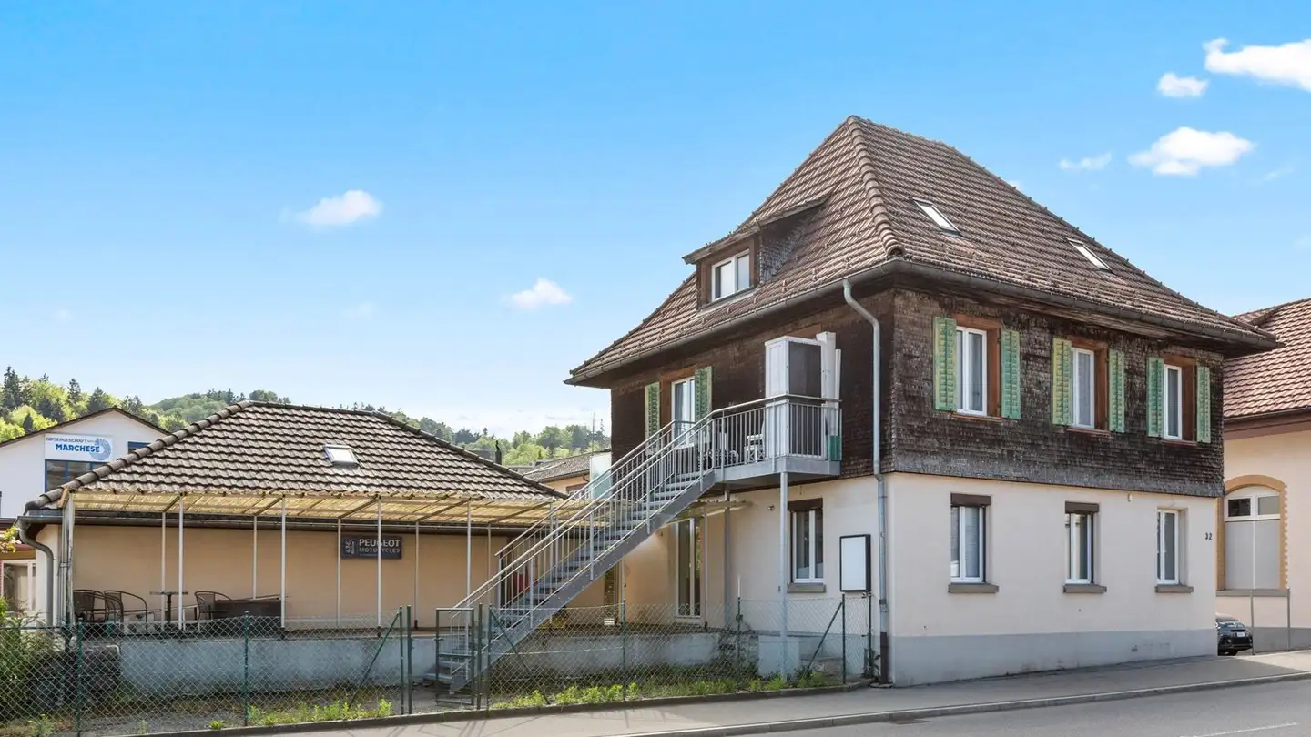 Mixed-use building for sale - Hauptstrasse 32, 8637 Laupen ZH