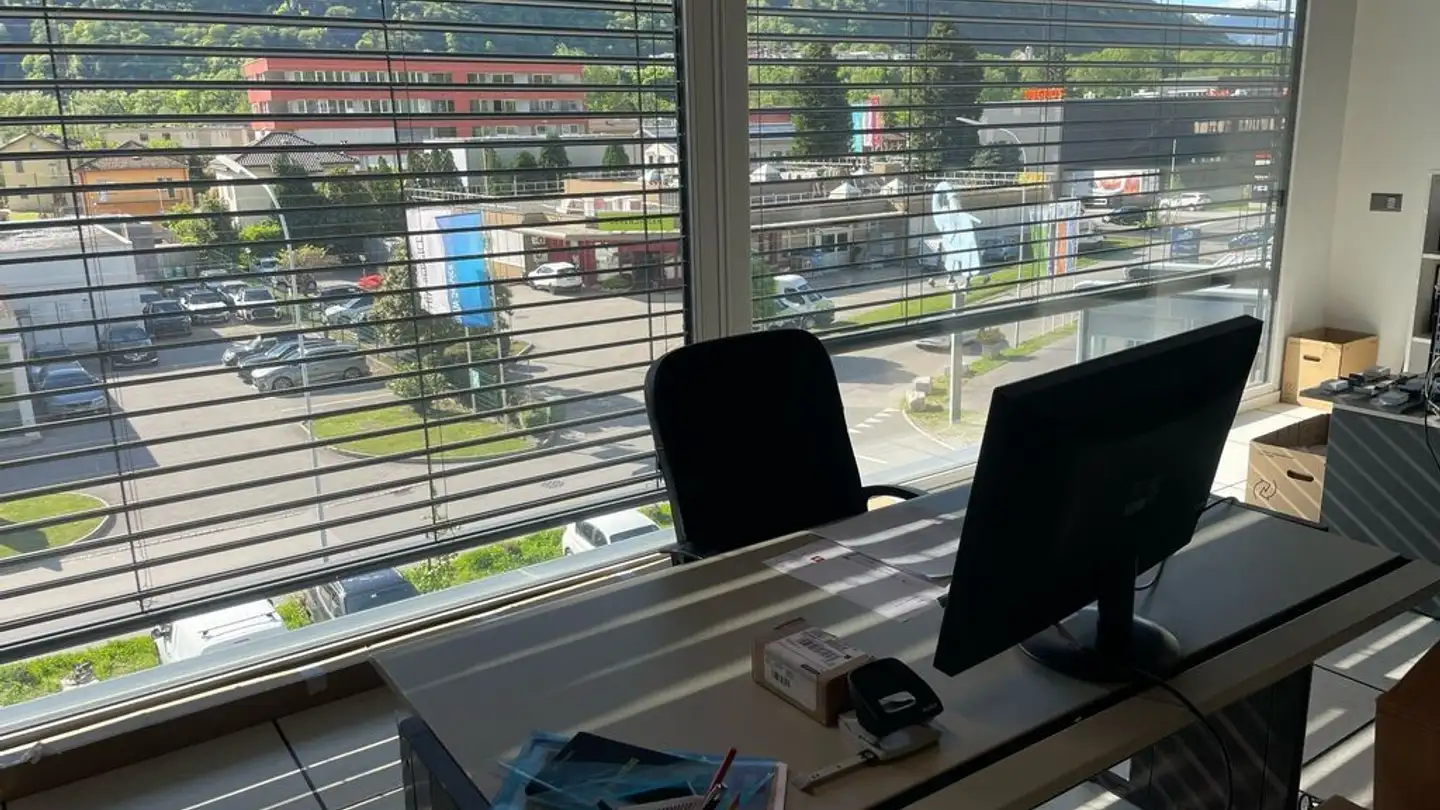 Mixed-use building for rent - Via Del Carmagnola 12, 6517 Arbedo