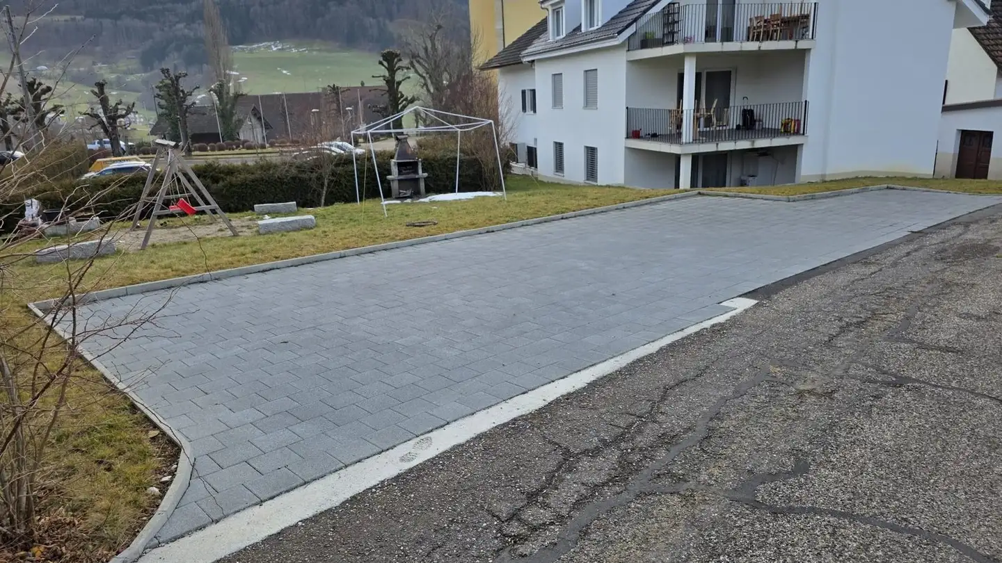 Place de parking extérieure à louer - Oberkirch 33, 4234 Zullwil