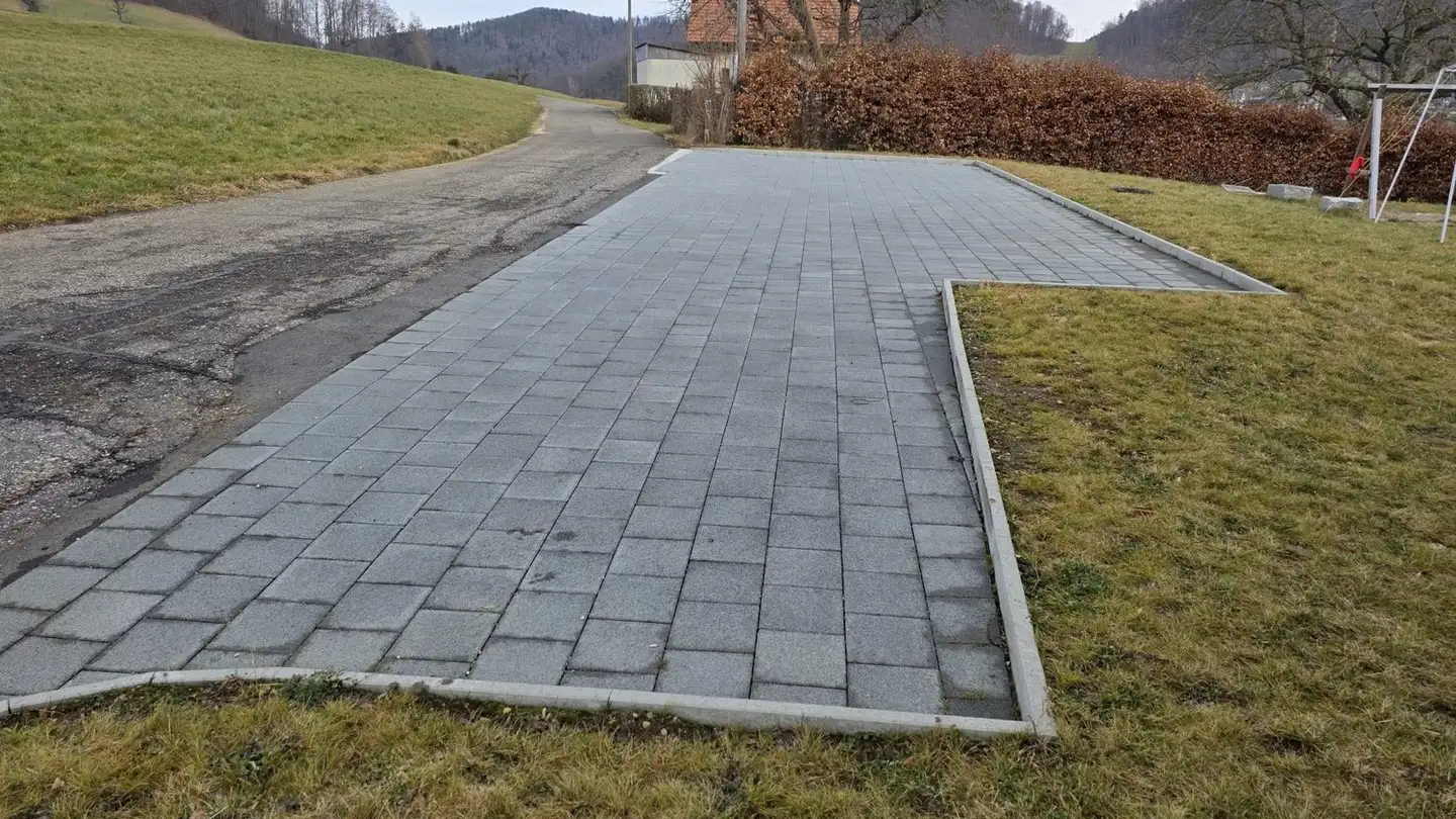 Place de parking extérieure à louer - Oberkirch 33, 4234 Zullwil - Photo 2