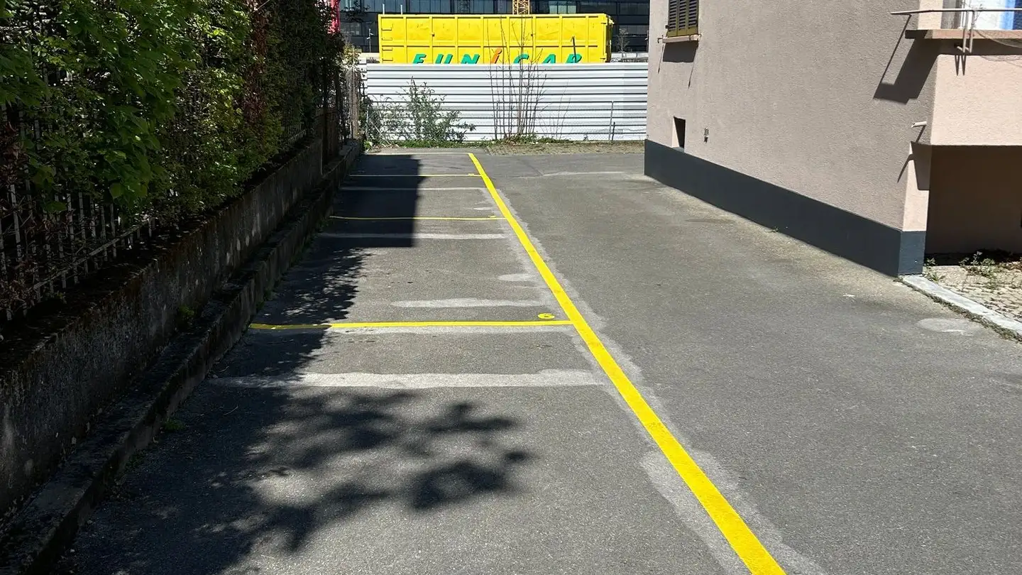 Parkplatz im Freien mieten - Rue De La Gabelle / Salzhausstrasse 11, 2503 Biel/Bienne