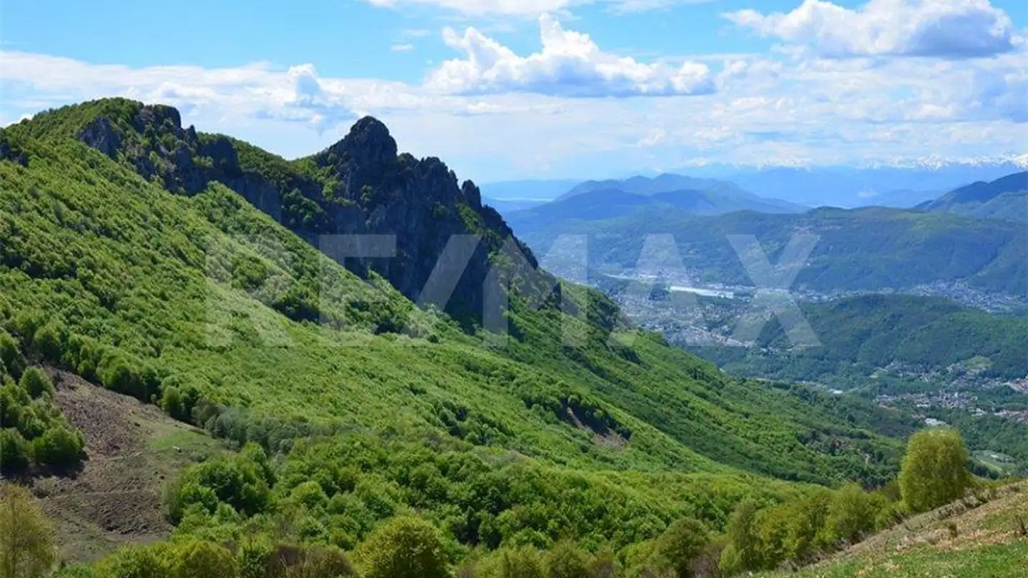 Constructible plot for sale - 6951 Bogno