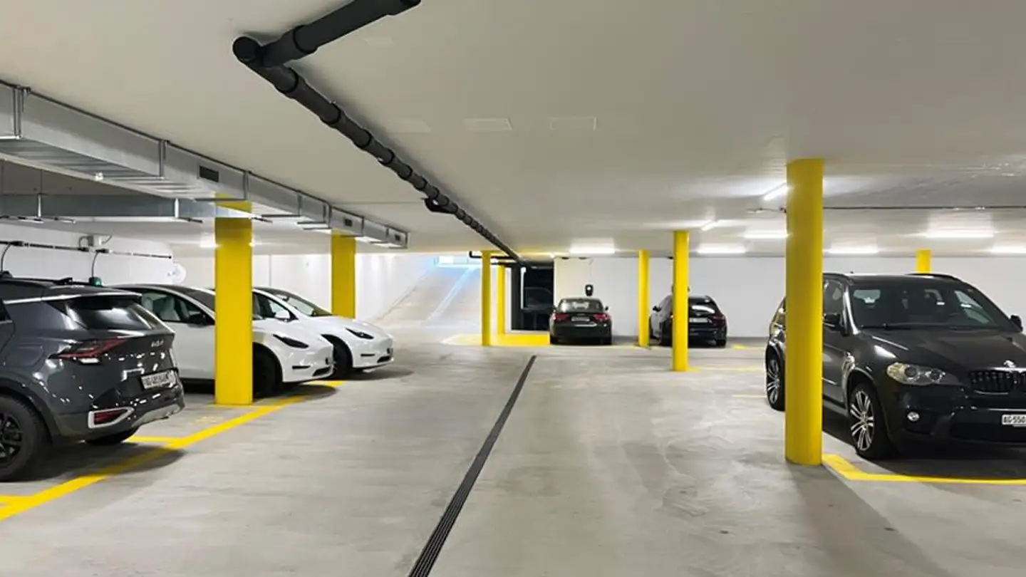 Überdachter Motorradparkplatz mieten - Gränicherstrasse 6a, 5034 Suhr - Foto 3