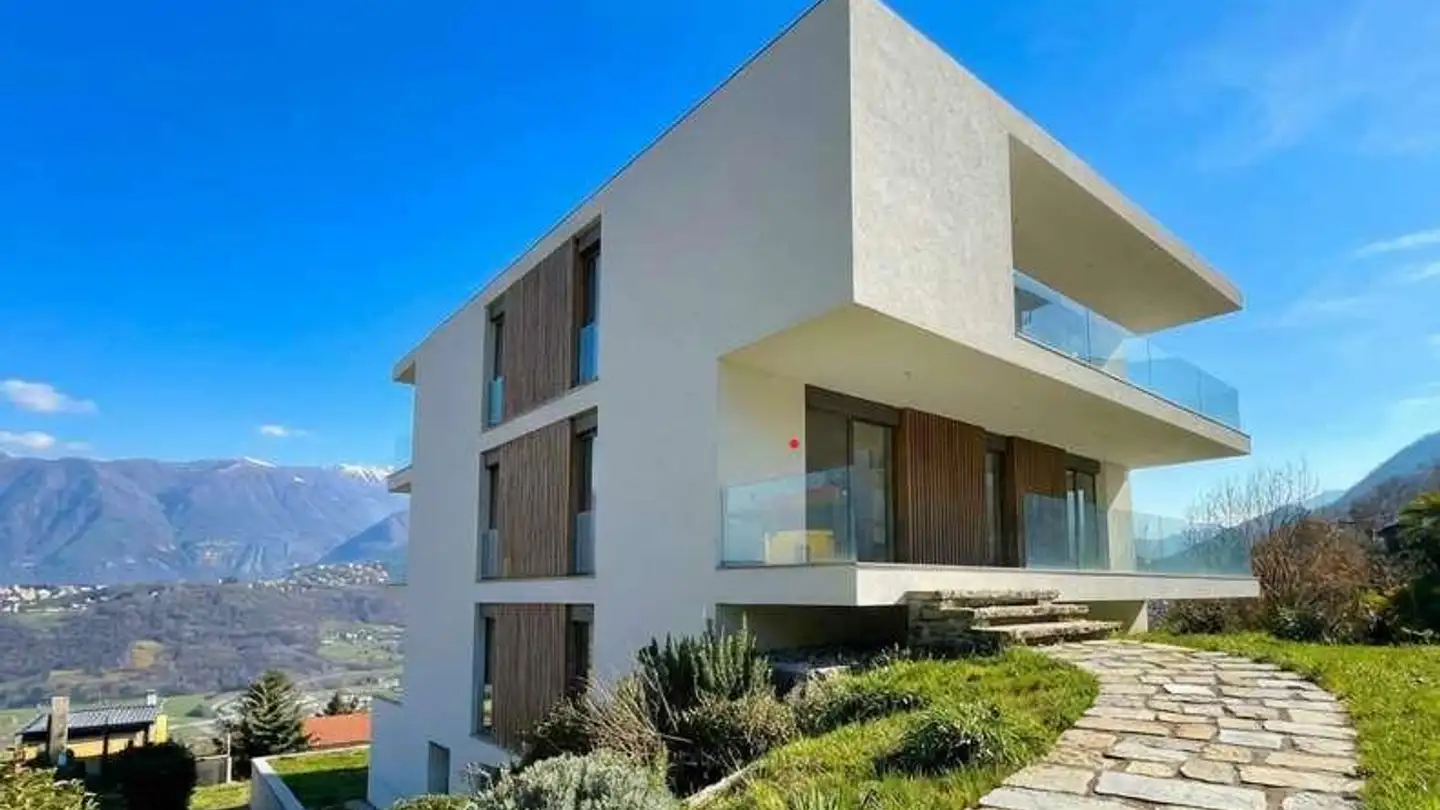 Constructible plot for sale - 6936 Cademario