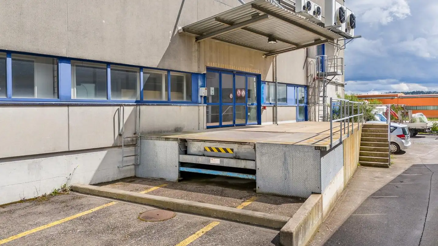 Edificio ad uso misto in vendita - Gewerbestrasse 16, 8155 Niederhasli - Foto 4