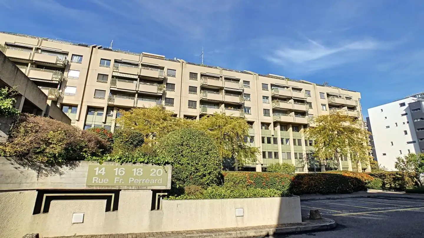 Outdoor parking space for rent - Rue François- Perréard 14, 1225 Chêne-Bourg