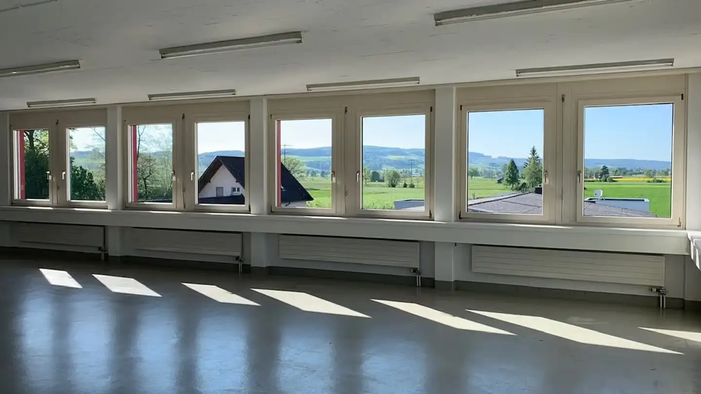 Commercial à louer - Allmendweg, 6232 Geuensee