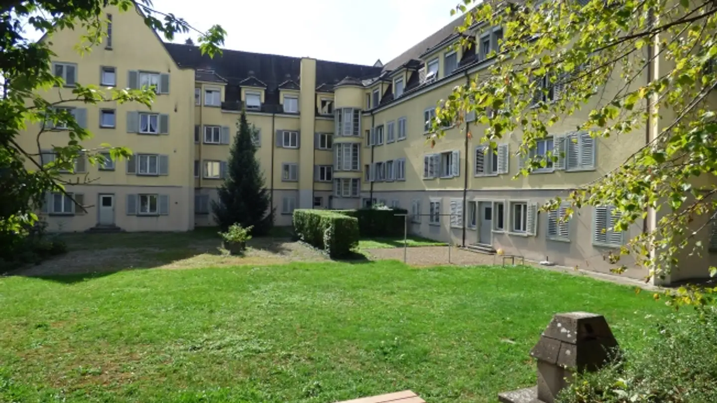 Überdachter Motorradparkplatz mieten - Besenrainstrasse, 8038 Zürich