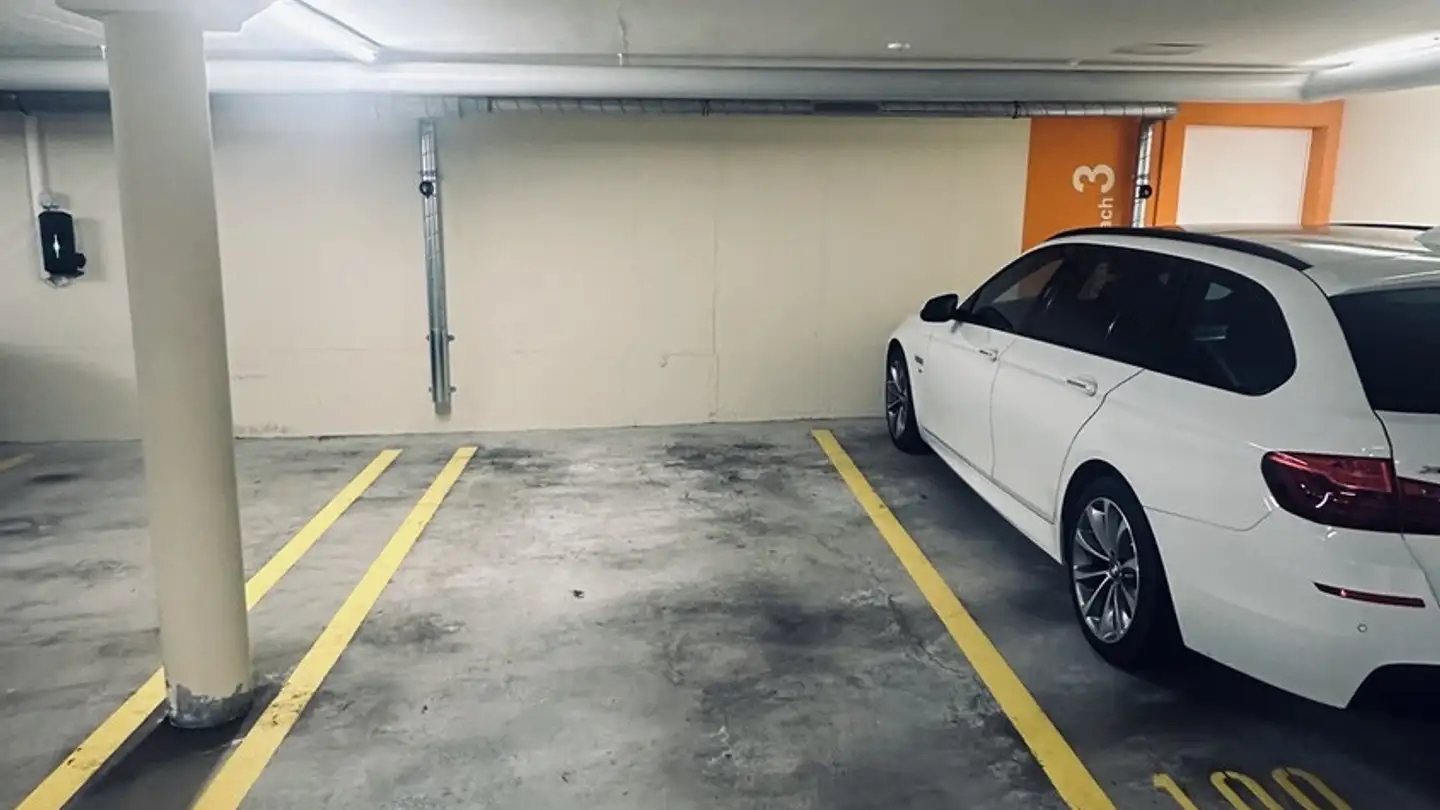 Outdoor parking space for rent - Diensbach 3, 8340 Hinwil