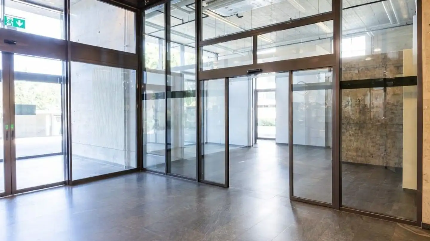 Magasin à louer - Im Zentrum 14, 8625 Gossau ZH