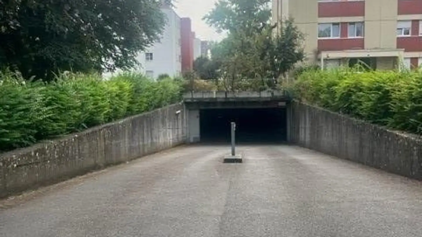 Place de parking extérieure à louer - Aarestrasse 13, 2555 Brügg BE - Photo 4