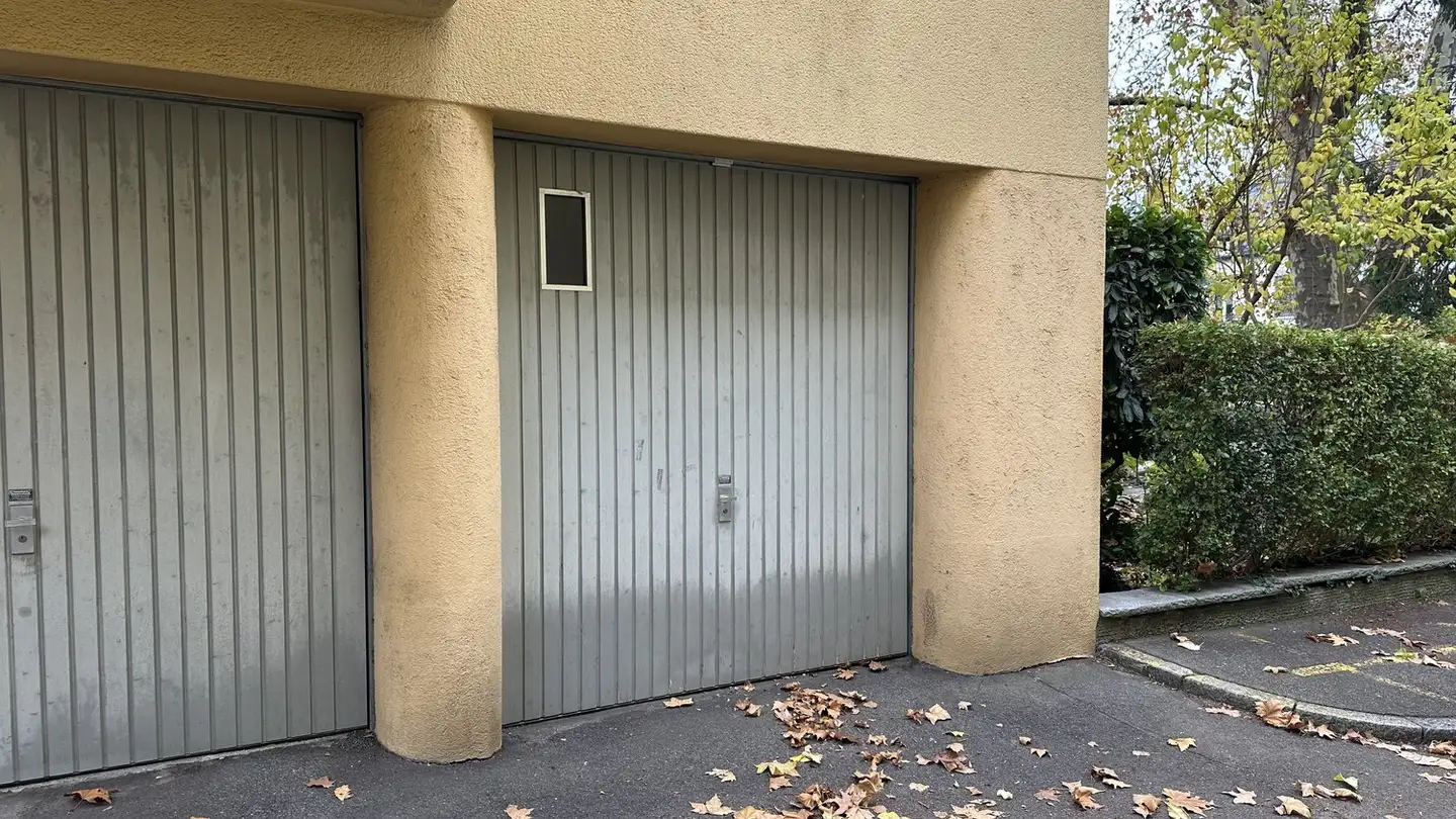 Place de parking extérieure à louer - Klosbachstrasse, 8032 Zürich