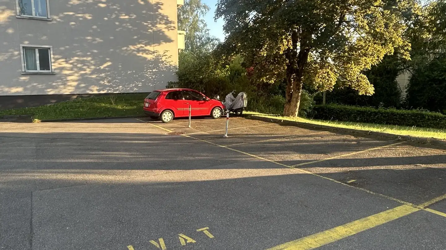 Parcheggio esterno in affitto - Wiesliacher 13, 8053 Zürich