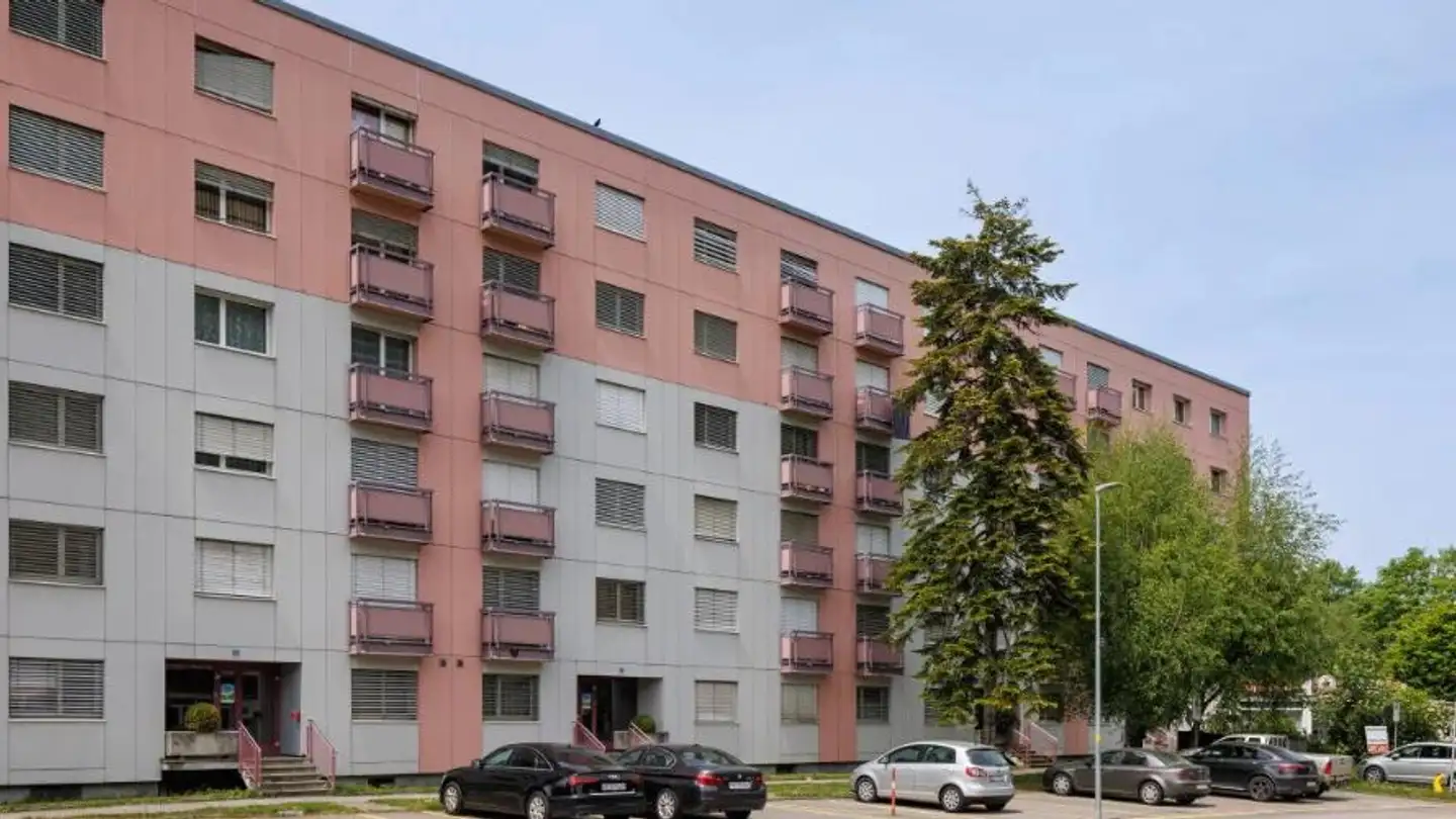 Outdoor parking space for rent - Chemin Des Lieugex 11, 1860 Aigle - Photo 2