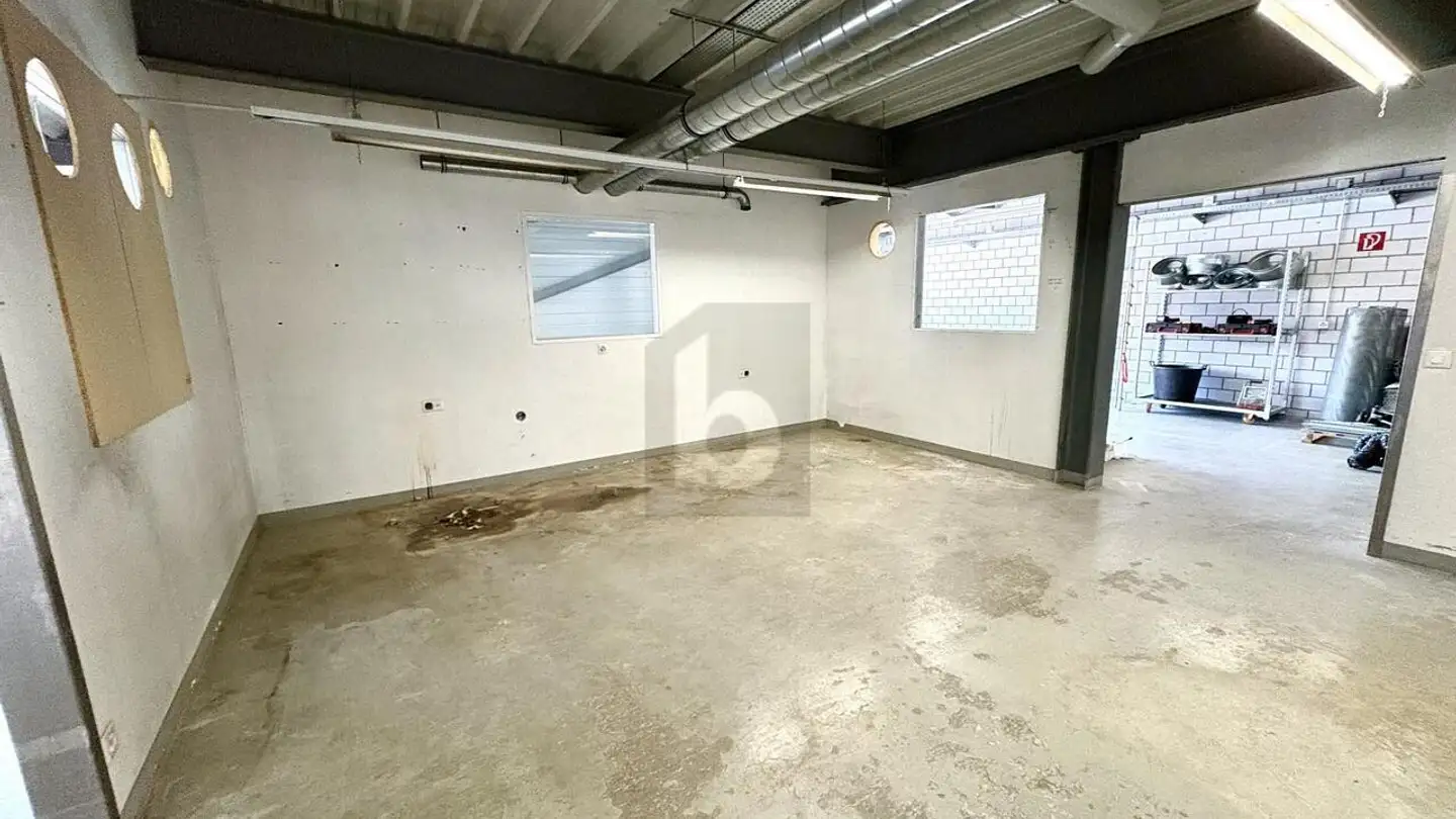 Industrial property for rent - 8630 Rüti ZH - Photo 2