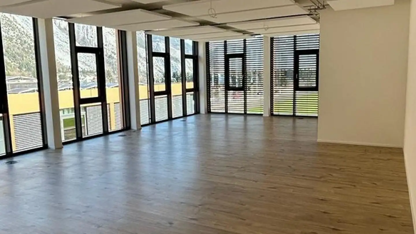 Commercial for rent - Via La Val 1, 7013 Domat/Ems