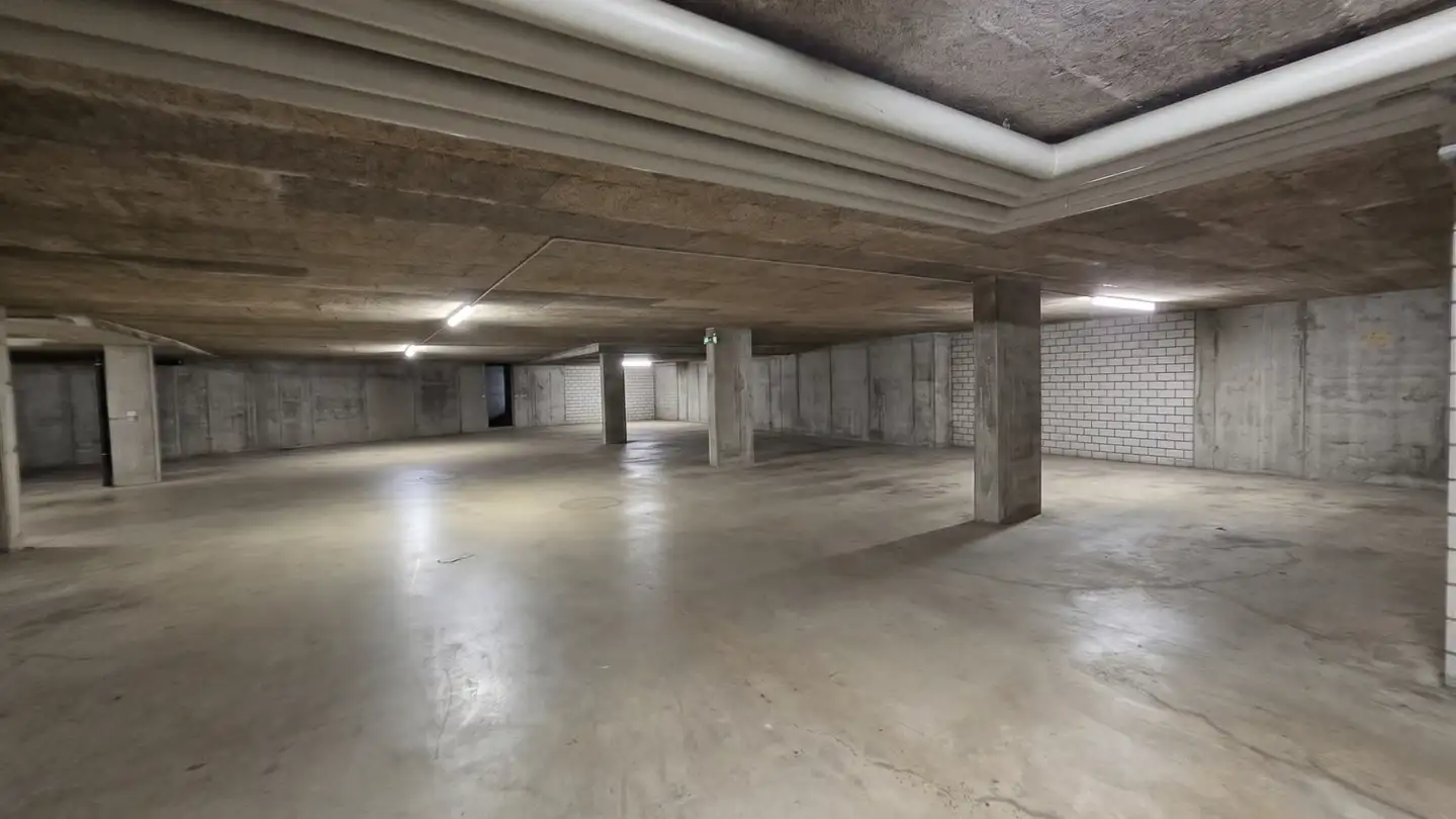 Place de parking souterraine à louer - Dorfstrasse 13, 6222 Gunzwil