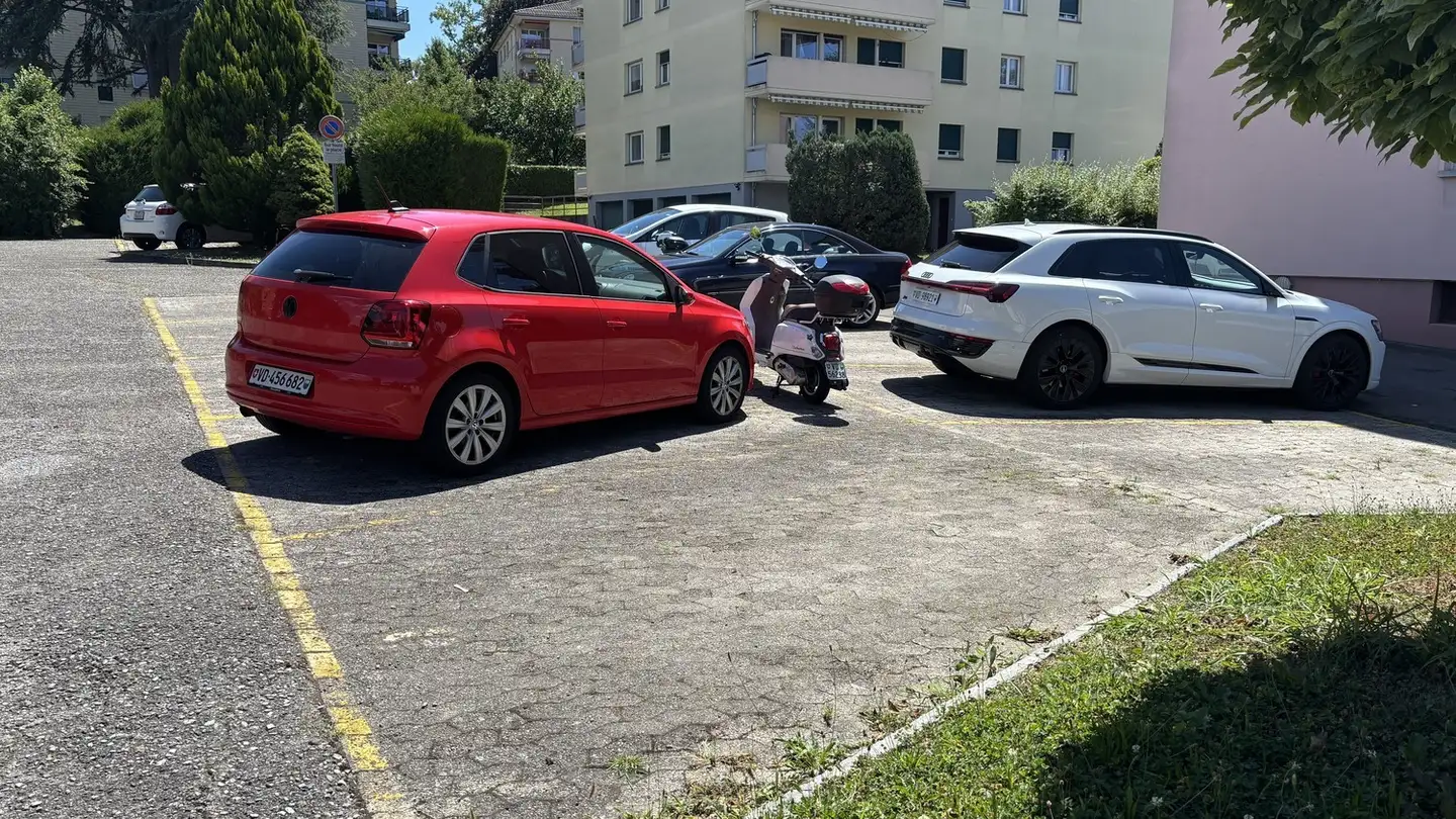 Outdoor parking space for rent - Chemin De Chantemerle 2, 1024 Ecublens VD