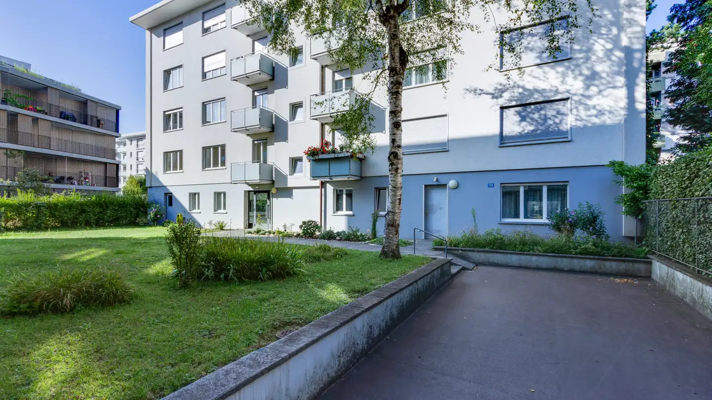 Place de parking extérieure à louer - Vogesenstrasse 31, 4056 Basel