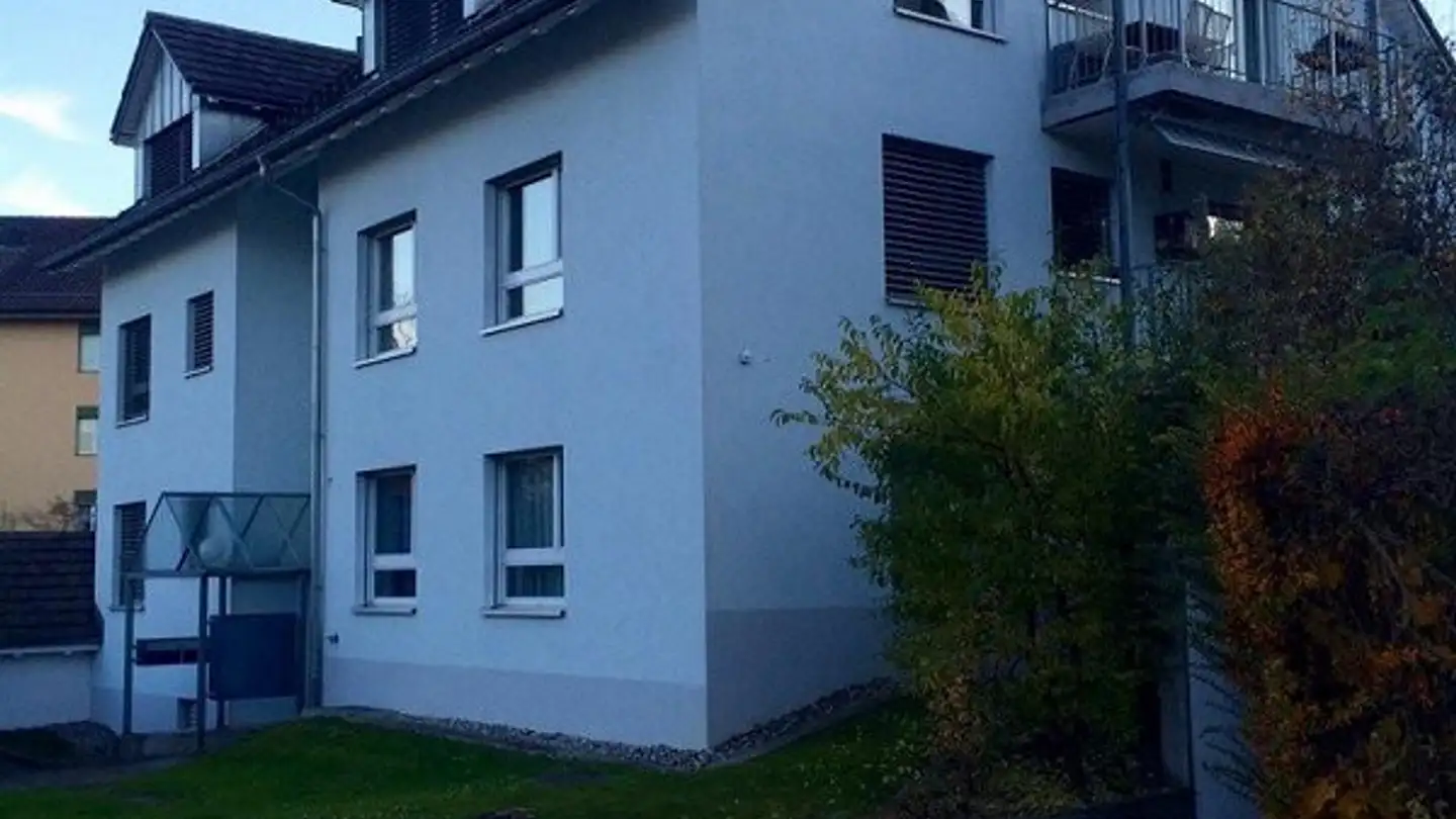 Überdachter Motorradparkplatz mieten - Im Geren 1, 8902 Urdorf