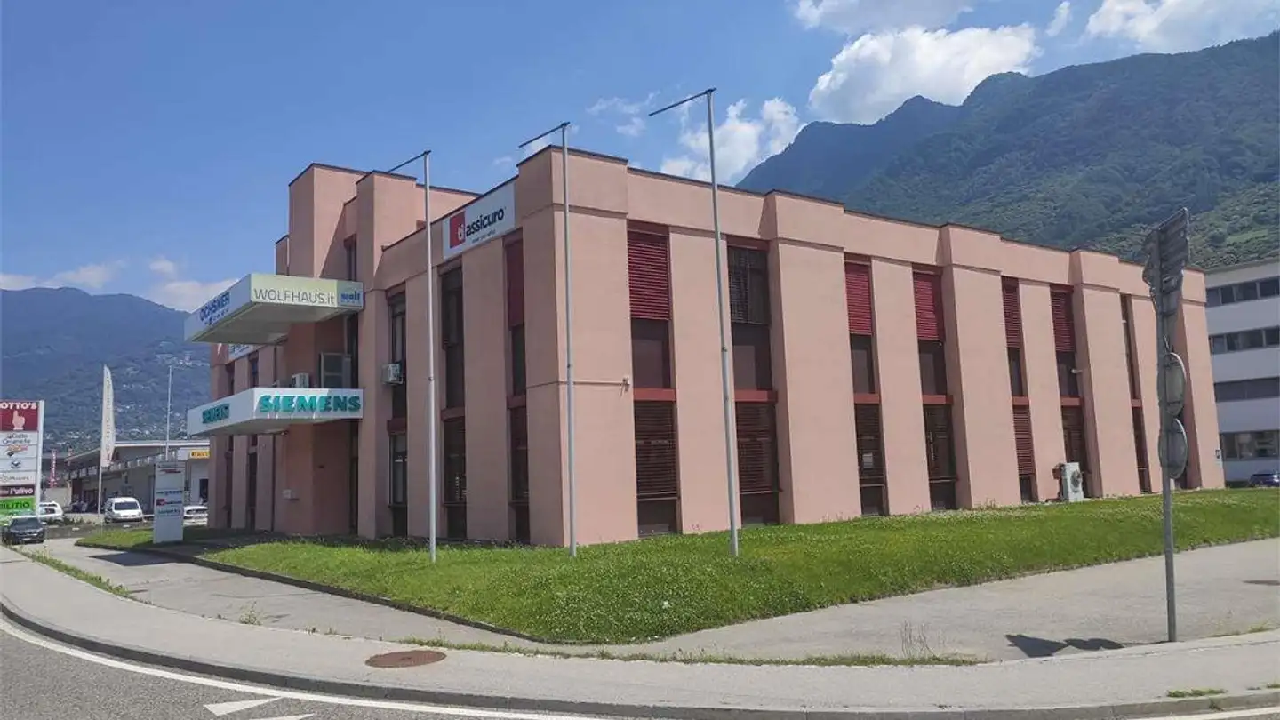 Office space for rent - In Tirada 34, 6528 Camorino