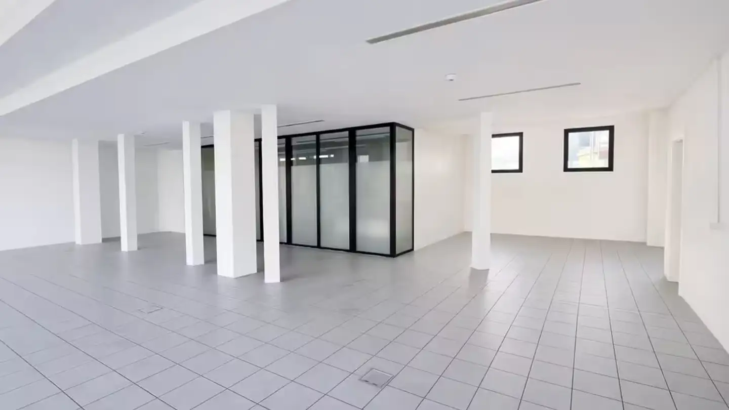 Commercial à louer - 6916 Grancia