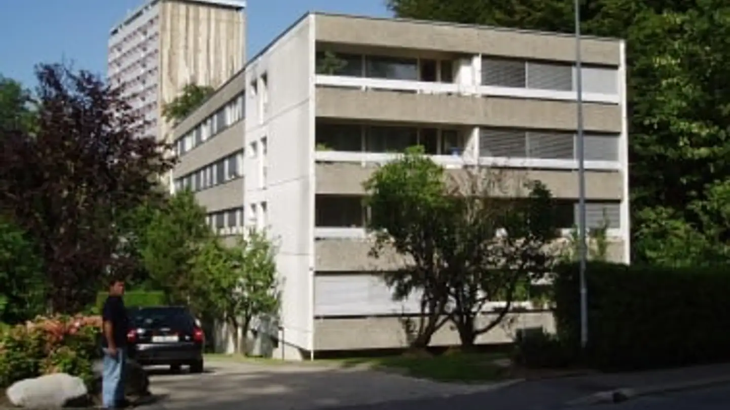 Outdoor motorbike parking space for rent - Avenue Warnery 4, 1110 Morges