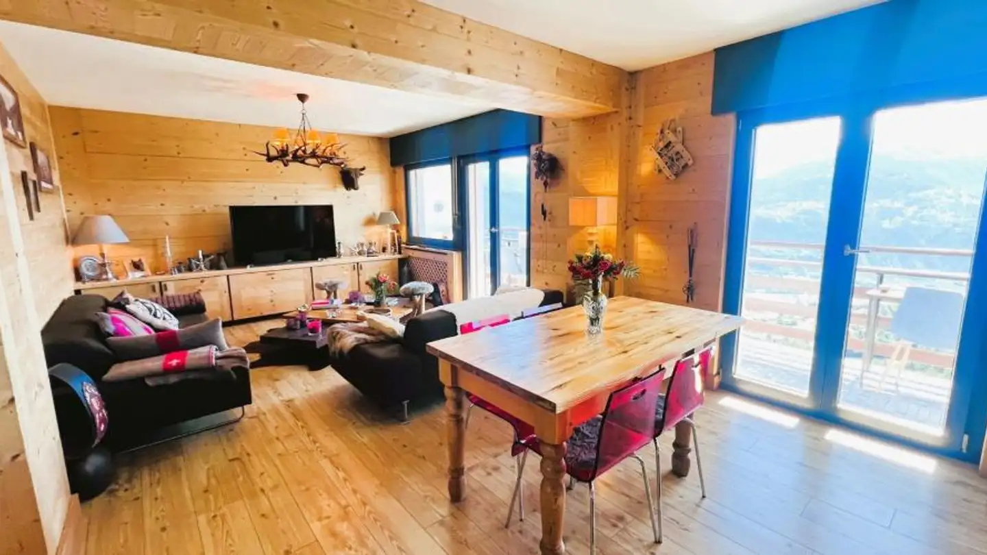 Attic flat for rent - Route de la Combaz 6, 3963 Crans-Montana