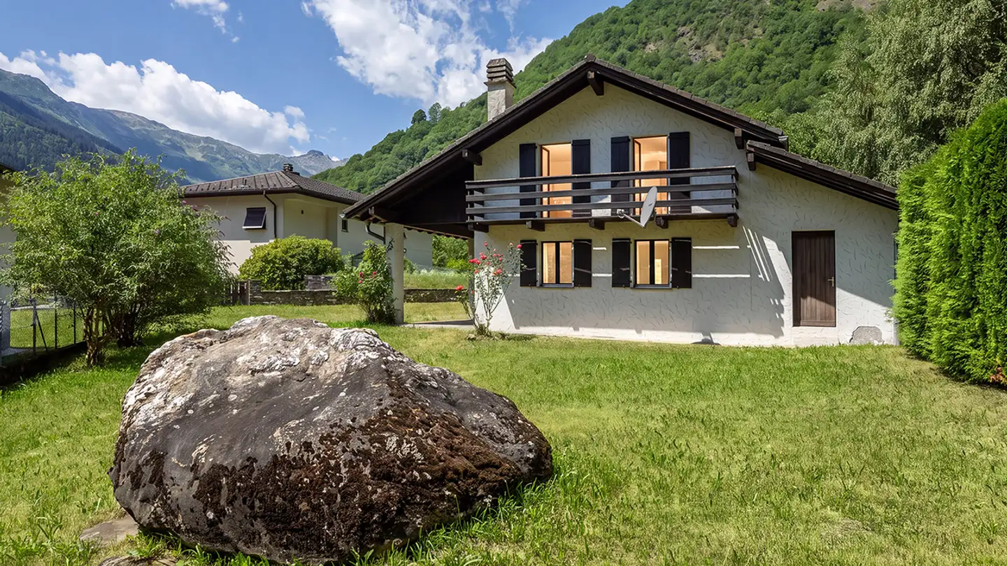 Höhlenhaus kaufen - Zizzéi, 6718 Olivone
