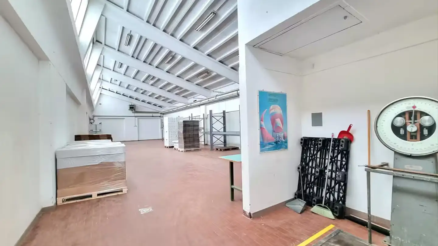 Mischgenutztes Gebäude mieten - Via Industria, 6826 Riva San Vitale