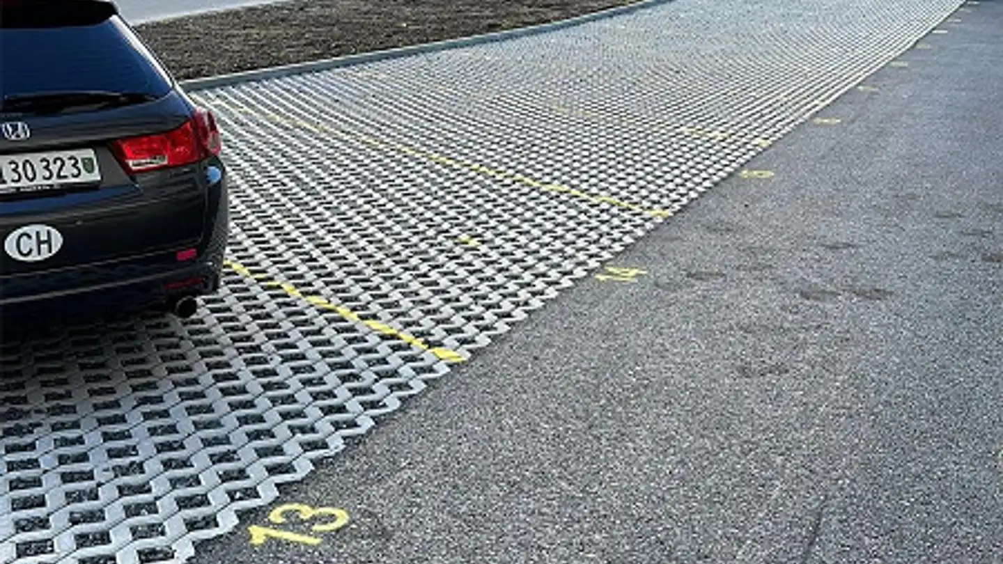 Place de parking extérieure à louer - Nordstrasse 26, 9450 Altstätten SG