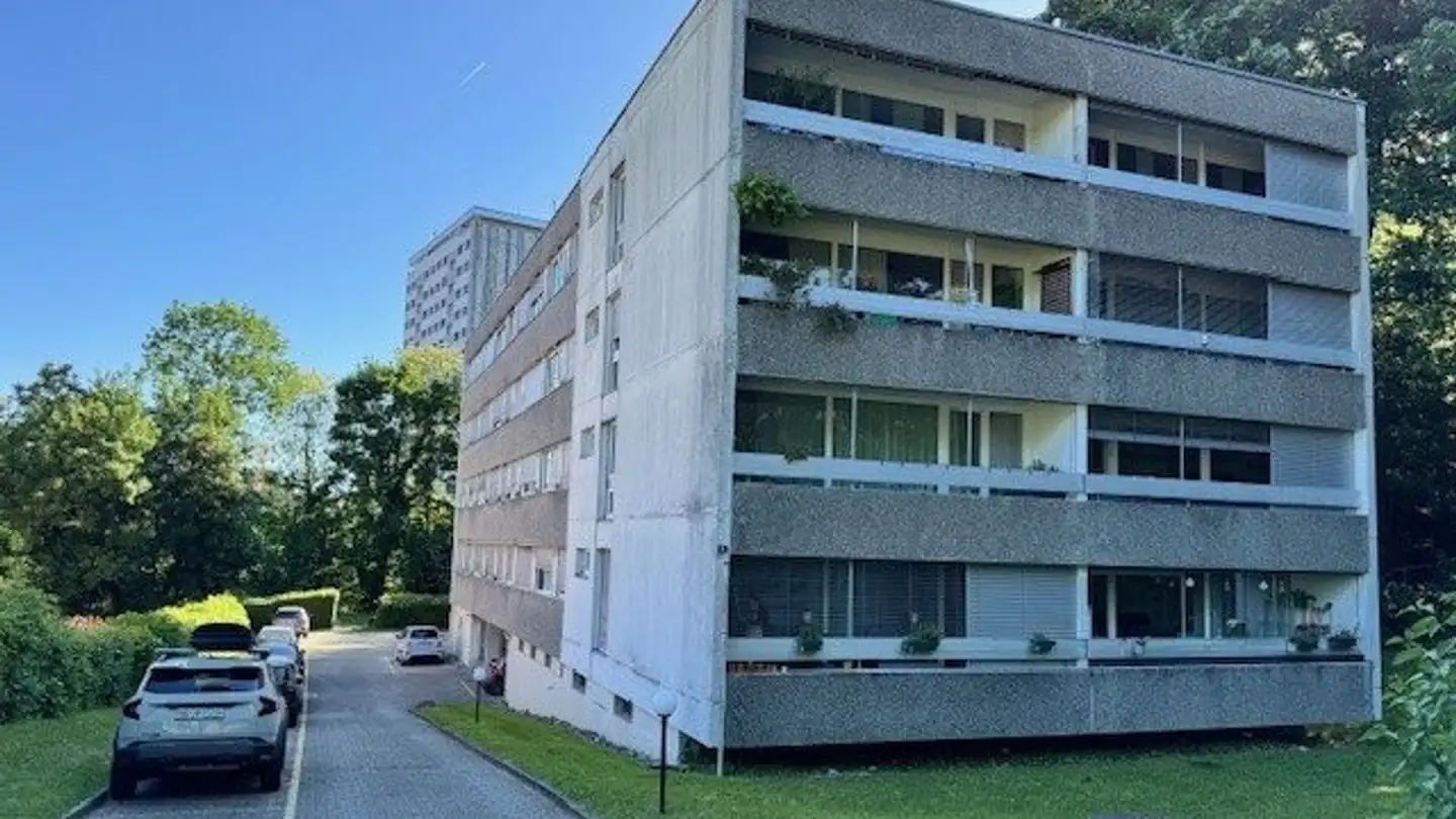 Outdoor motorbike parking space for rent - Avenue Warnery 4, 1110 Morges