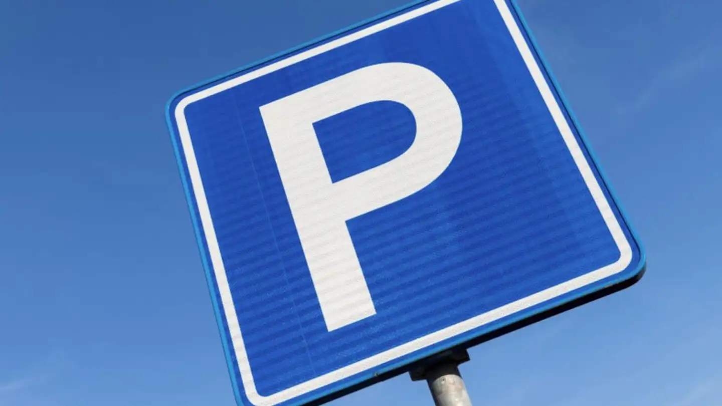 Tiefgaragenstellplatz mieten - Büelstrasse 21, 8132 Hinteregg