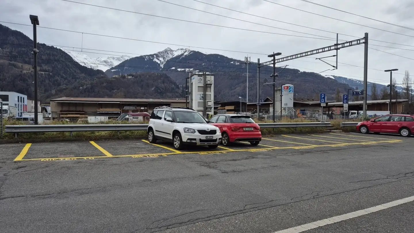 Outdoor parking space for rent - 7304 Maienfeld - Photo 2