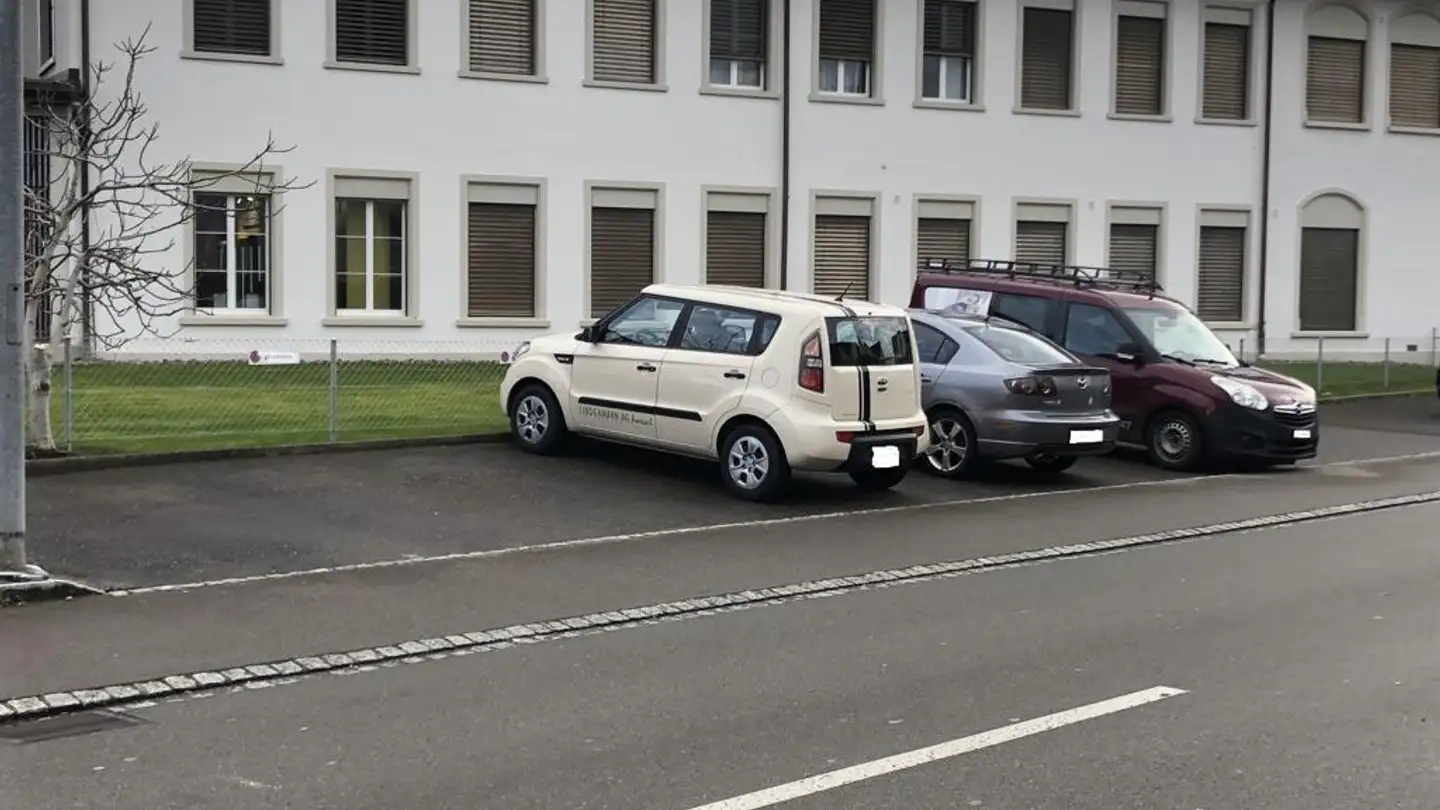Place de parking extérieure à louer - Ibergstrasse 3, 9220 Bischofszell