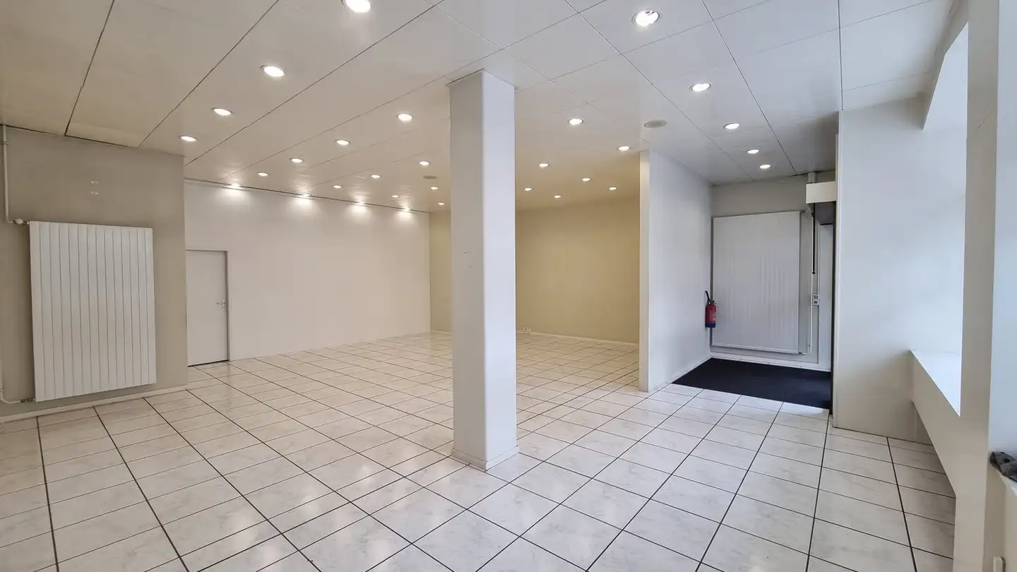 Magasin à louer - Avenue Léopold-Robert 60, 2300 La Chaux-de-Fonds