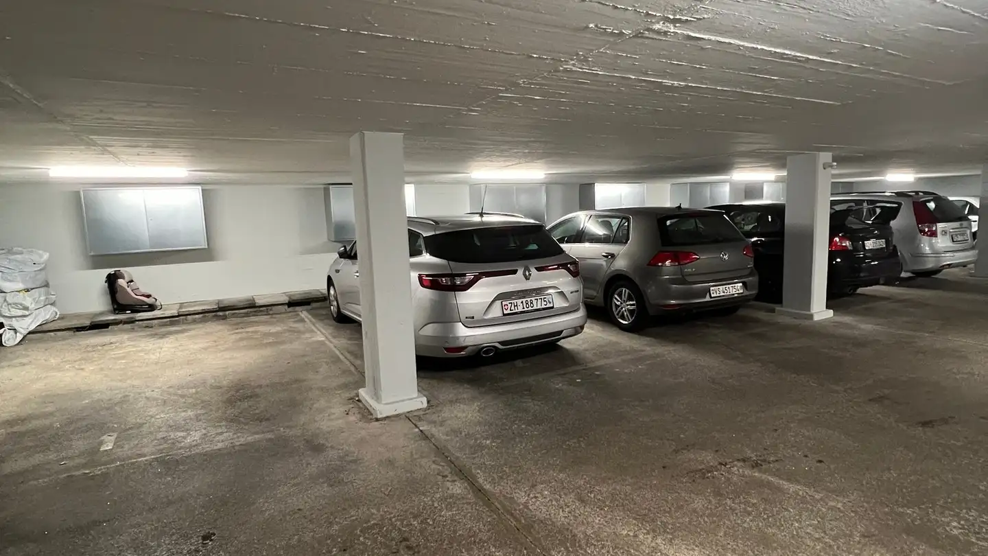 Tiefgaragenstellplatz mieten - Wydäckerring 143, 8047 Zürich