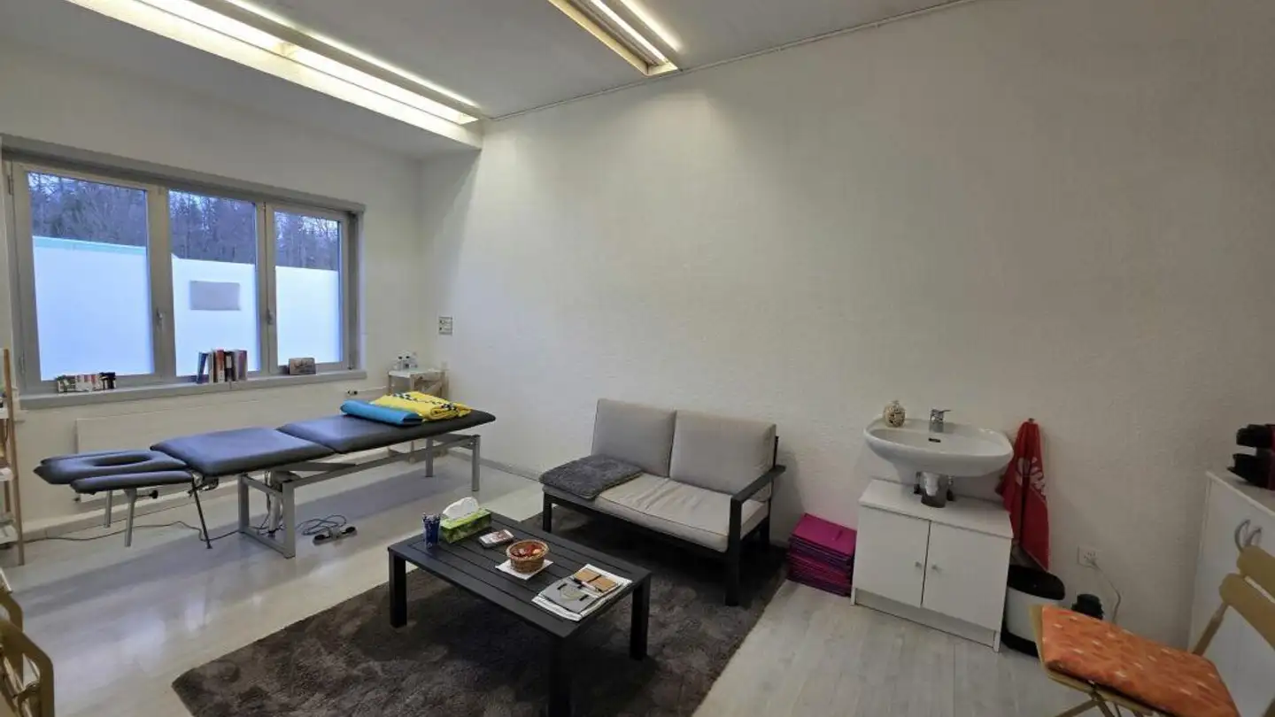 Bureau à louer - Spitalstrasse 68, 8630 Rüti ZH - Photo 2