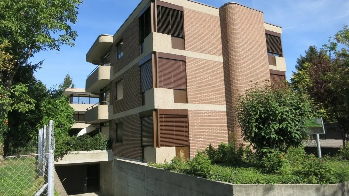 Place de parking extérieure à louer - Tulla-weg, 2503 Biel/Bienne